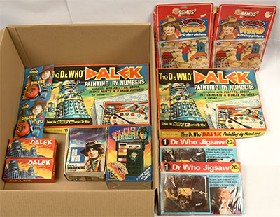 Assorted Vintage Doctor Who collectables including radio, clay art, soap, yo-yos, jigsaws