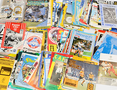 Football Programs, Topps football cards and similar, a mixed group of Football items